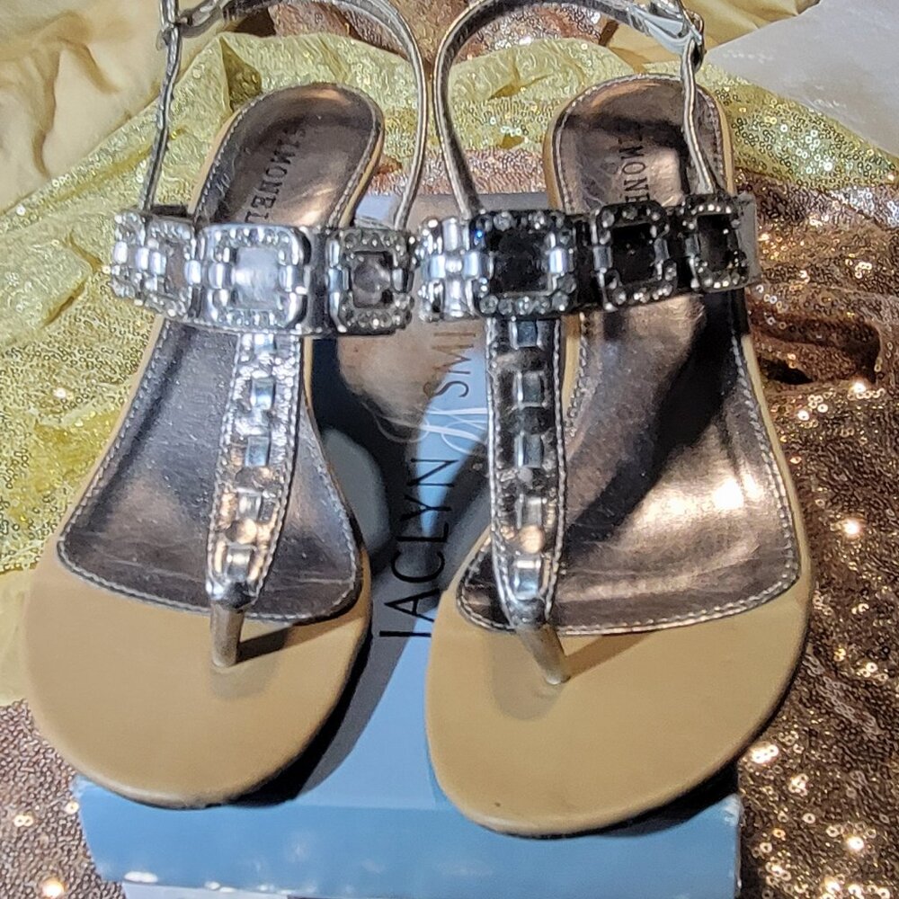 Women's silver and stone 2-inch heel sandals size 6.5 by Simonelli